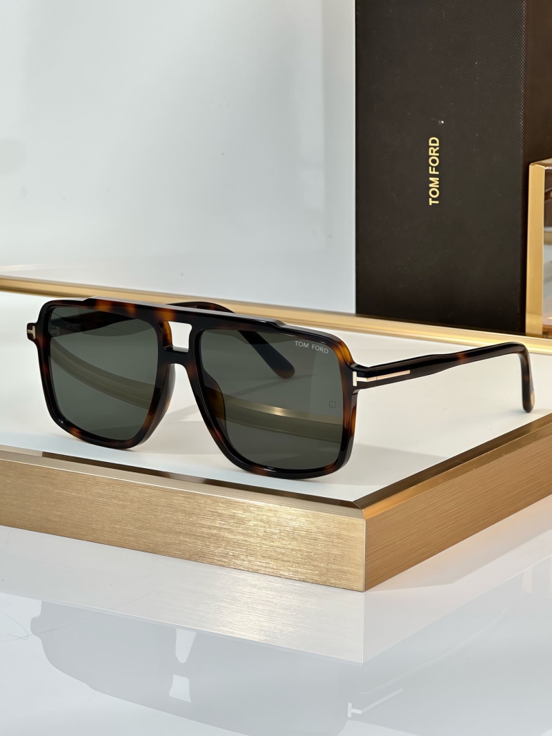 TOM FORD